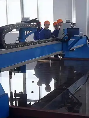 ماكينات تقطيع حديد CNC